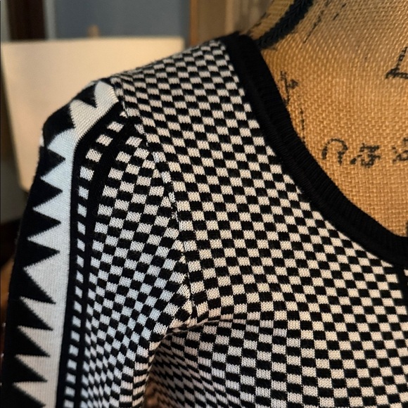 Nina Leonard Black and White Geometric Print Fit & Flare Sweater Dress NWT - Picture 4 of 15
